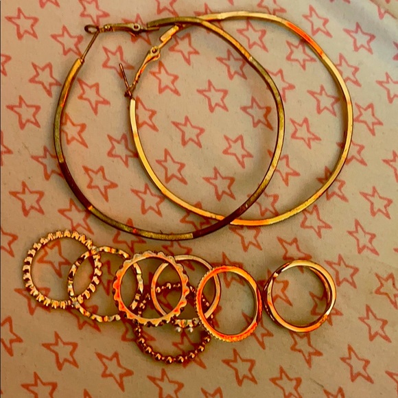 One pair of brand new earrings and 7 rings - Picture 1 of 1